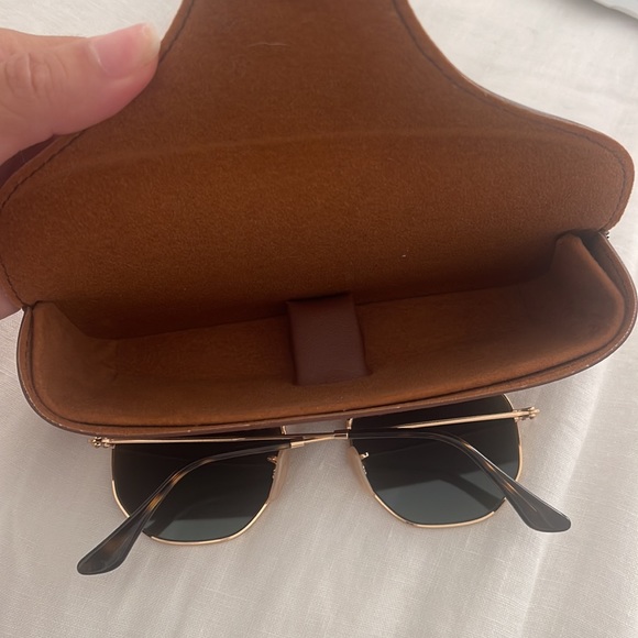 Ray Ban Sunglasses - Picture 3 of 4